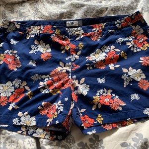 Adorable floral shorts